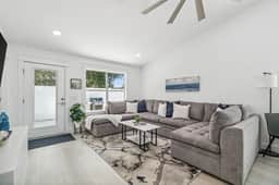 1200 Feet to the beach Beautiful and Newly Renovated Home! Sleeps 6