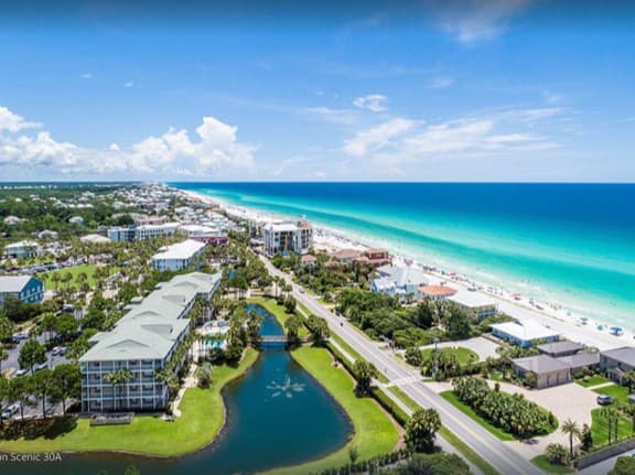 Steps to Pool & Beach, Ground-Floor Gulf Place Getaway & 7th Night Free!