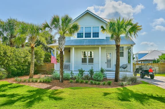 4 Bedroom Gorgeous Beachy Home - Resort Pool - 6 Seater Golf Cart